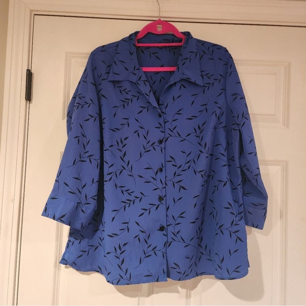 Blue and black design button up blouse XXL